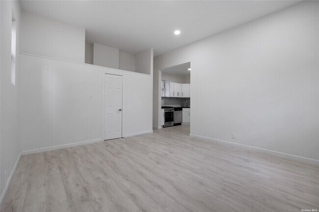 Building Photo - 86-22 Jamaica Ave