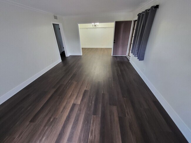 Building Photo - NEW PRICE REDUCTION!!! Beautiful Condo: 3 ...