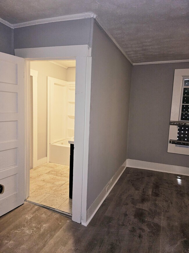 Building Photo - 2334 Garden Dr