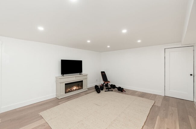 Building Photo - Modern Elegance Meets Mt. Lookout Charm – ...