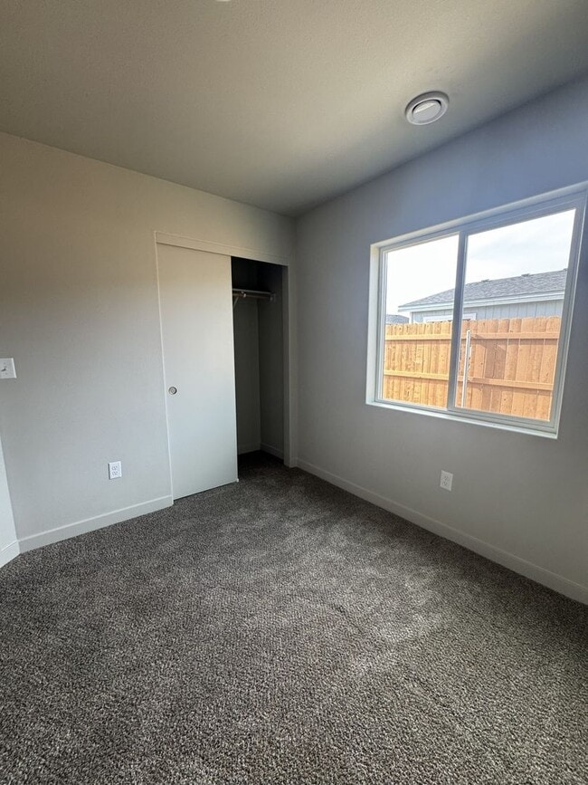 Building Photo - Open Concept Living