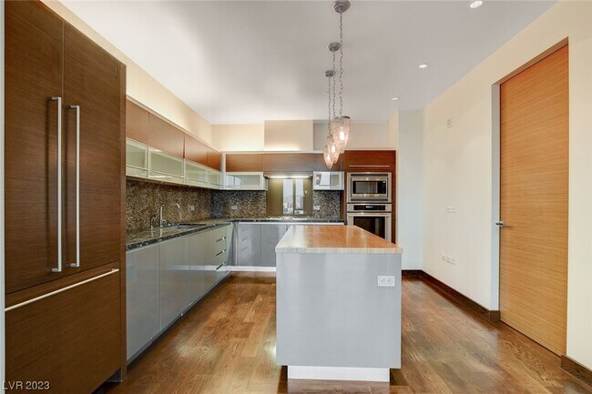 Building Photo - 3750 Las Vegas Blvd S