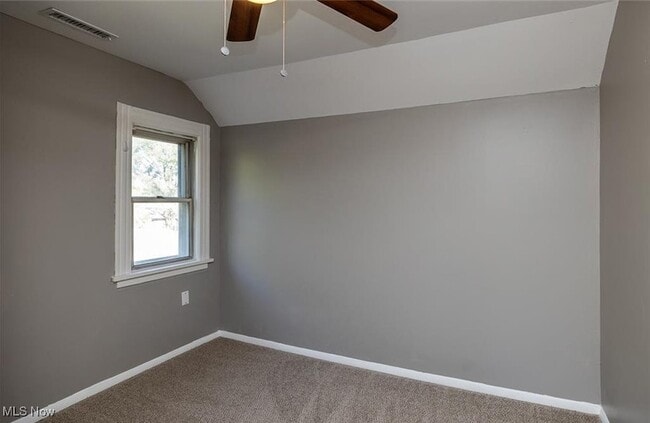 Building Photo - 353 S Maple St