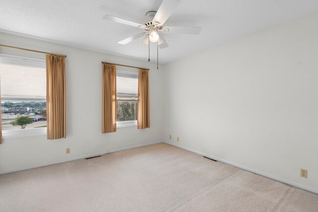 Building Photo - 2711 St Francis Dr