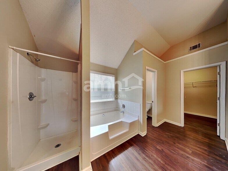 Building Photo - 240 Juliet Dr