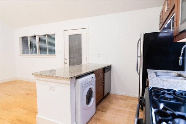 Building Photo - 1309 E 52nd St