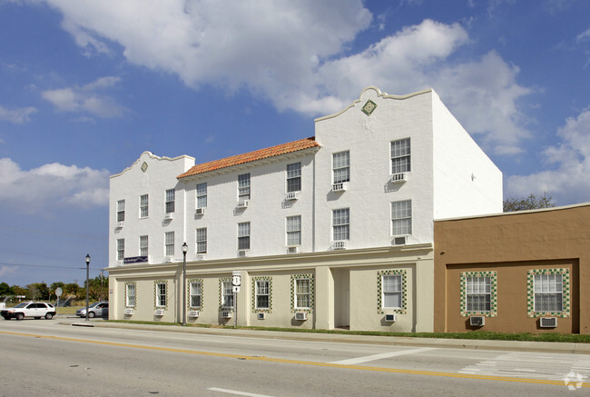 2320 N Dixie Hwy - The Pershing Suites - The Pershing Suites