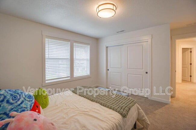 Building Photo - 737 SE 38th St