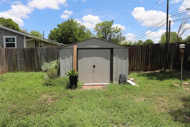 Building Photo - 7807 Bixler Dr