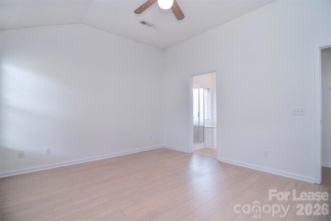 Building Photo - 550 Carlisle Dr
