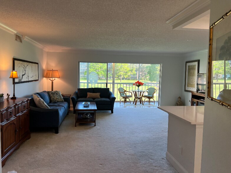 Primary Photo - 3680 Ironwood Cir