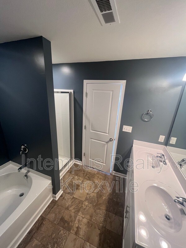 Building Photo - 5469 Calvert Ln