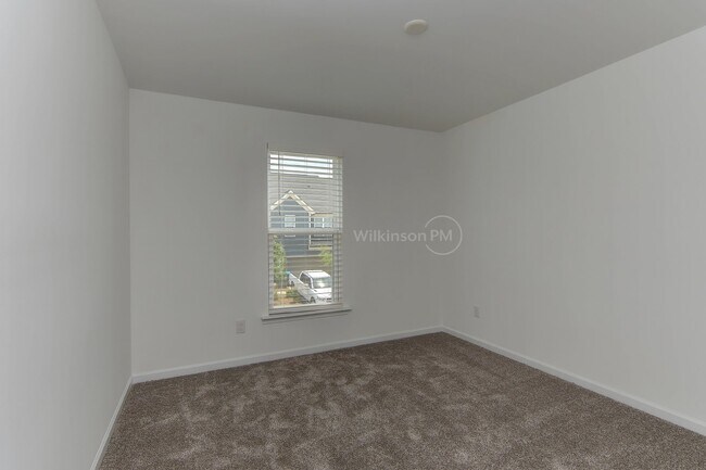 Building Photo - Beautiful 3BD/2.5BTH Townhouse with Commun...