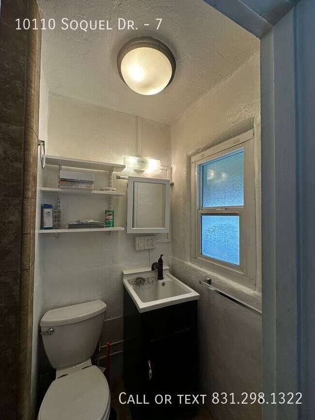 Building Photo - 10110 Soquel Dr