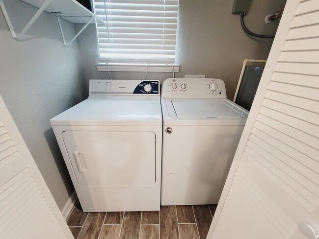 Building Photo - 1906 Karen Ln