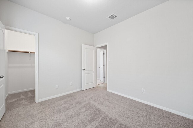 Building Photo - 4 Bedroom Home in Troy ISD!