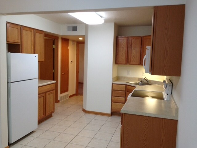 Building Photo - 211 W Mill St