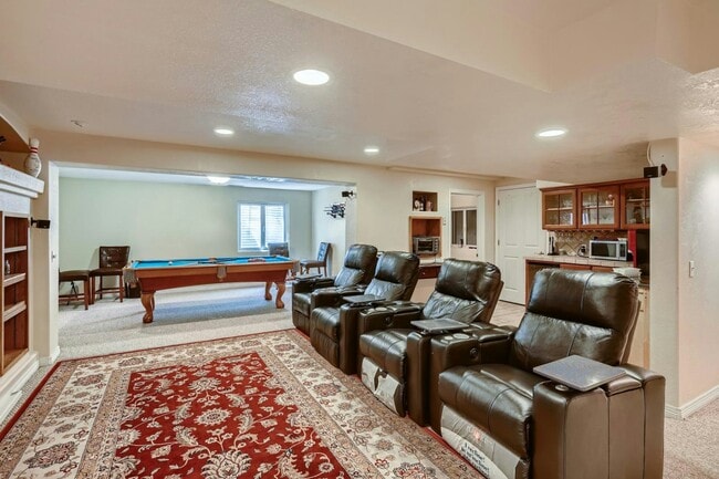 Building Photo - 16242 Hollyridge Dr