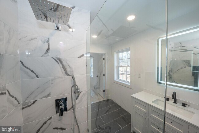 Building Photo - 2627 County Line Rd