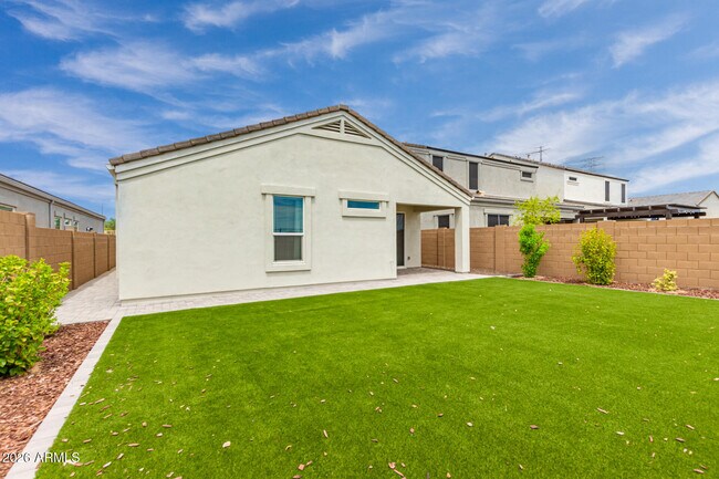 Building Photo - 2035 E Northwood Dr
