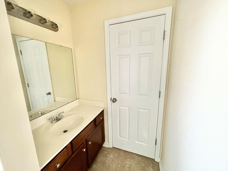 Building Photo - 11619 Stockdale Ct