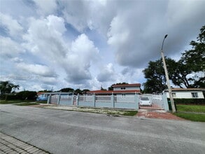 Building Photo - 3620 SW 106th Ave