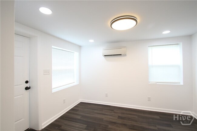 Building Photo - 1904 E 51st St