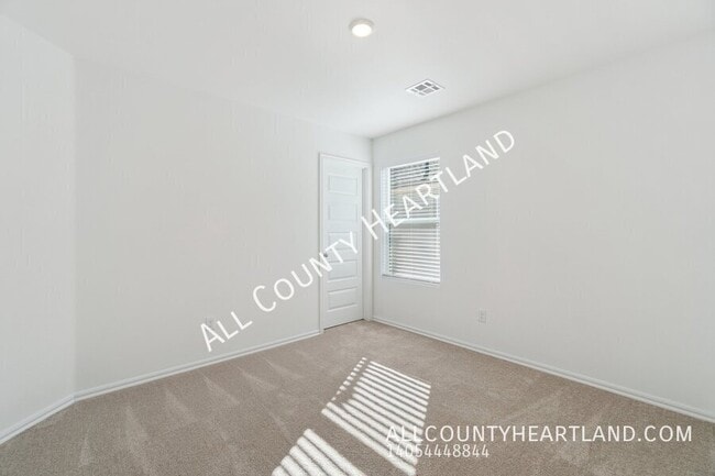 Building Photo - 3405 Little Creek Dr