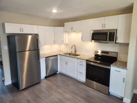 Building Photo - 815 Sun Valley Dr