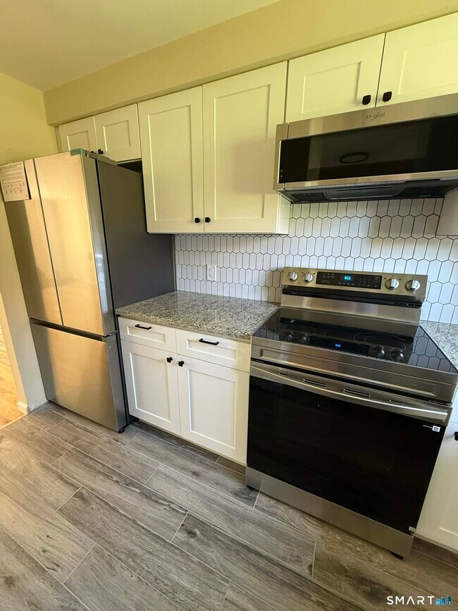 Building Photo - 1001 Old Colony Rd