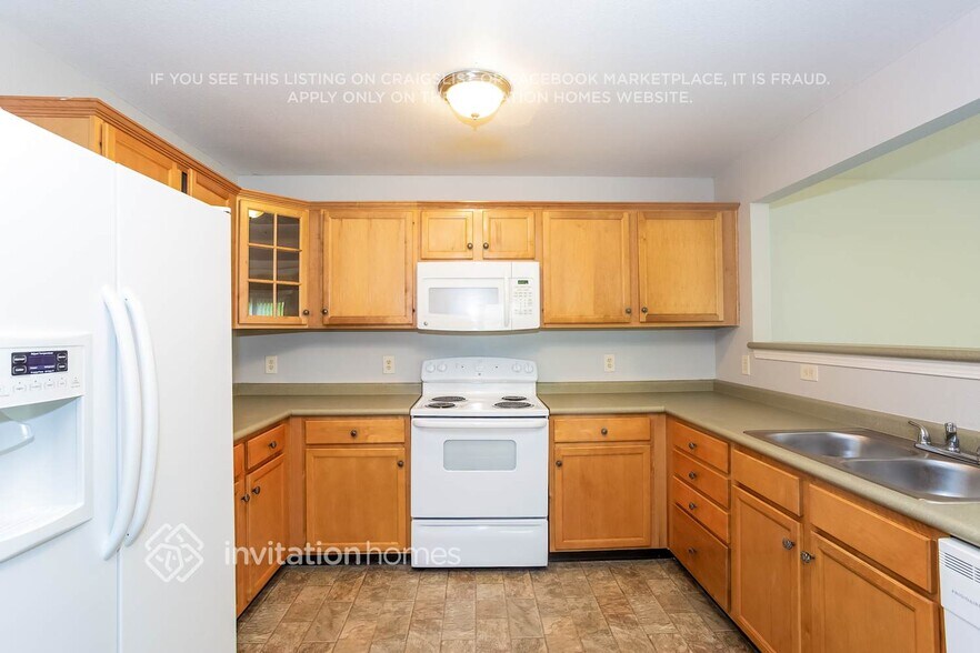 Building Photo - 952 Littleton Dr