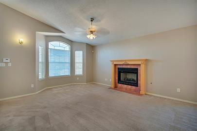 Building Photo - Single story 3 bedroom 2 bath home with REFRIGERATED AIR.
