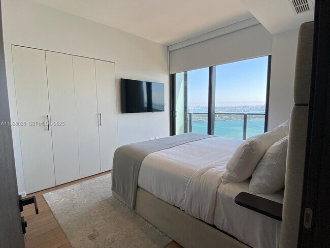 Building Photo - 398 NE 5th St