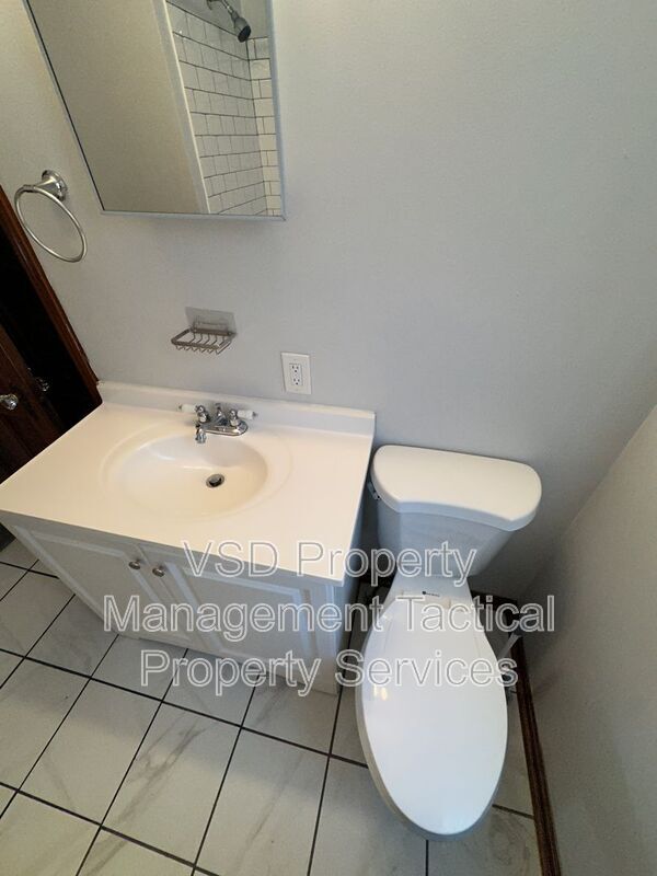 Building Photo - 781 E 236th St