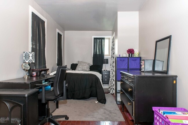 Building Photo - 3 bedroom in heart of South Side