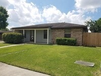 Building Photo - Updated home off Ambassador