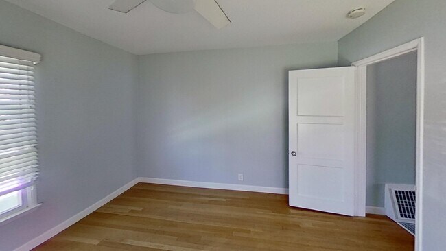 Building Photo - 270 La Verne Ave