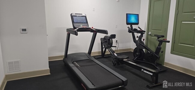 Building Photo - 211 Henderson Rd