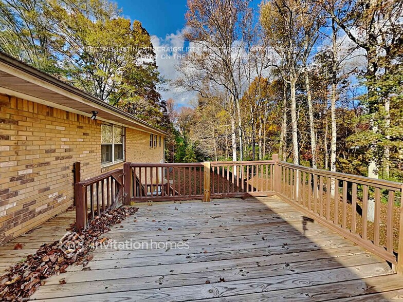 Building Photo - 2926 Pine Hill Dr