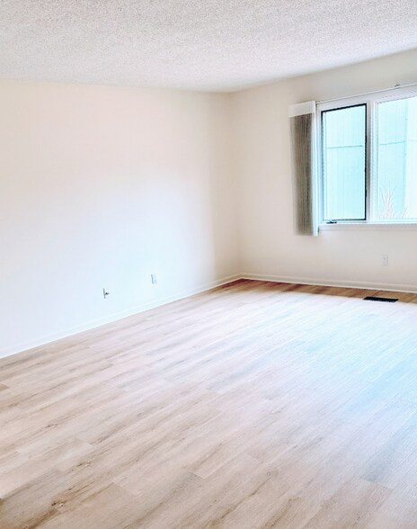 Building Photo - 211 Crowfields Dr