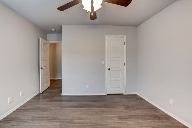 Building Photo - South Broken Arrow 4-Bedroom Home | Modern...