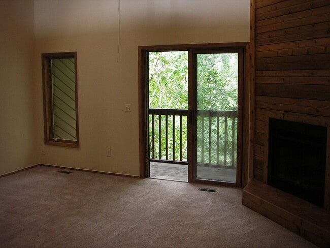 Building Photo - PRE-LEASE: 4 Bedroom 3.5 Bathroom Townhouse In Gold Run.  Walk To Campus!