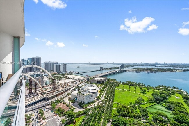 Building Photo - 900 Biscayne Blvd