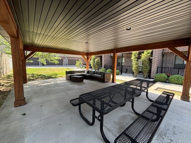 Building Photo - 3883 Komenda Ct