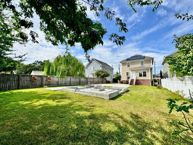 Building Photo - A Block From The Beaches! Ready 09-21-26! Oversized Parking Pad, Pet Friendly!