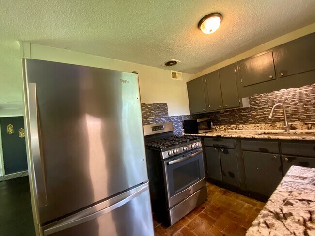 Building Photo - 5263 Sybel Dr