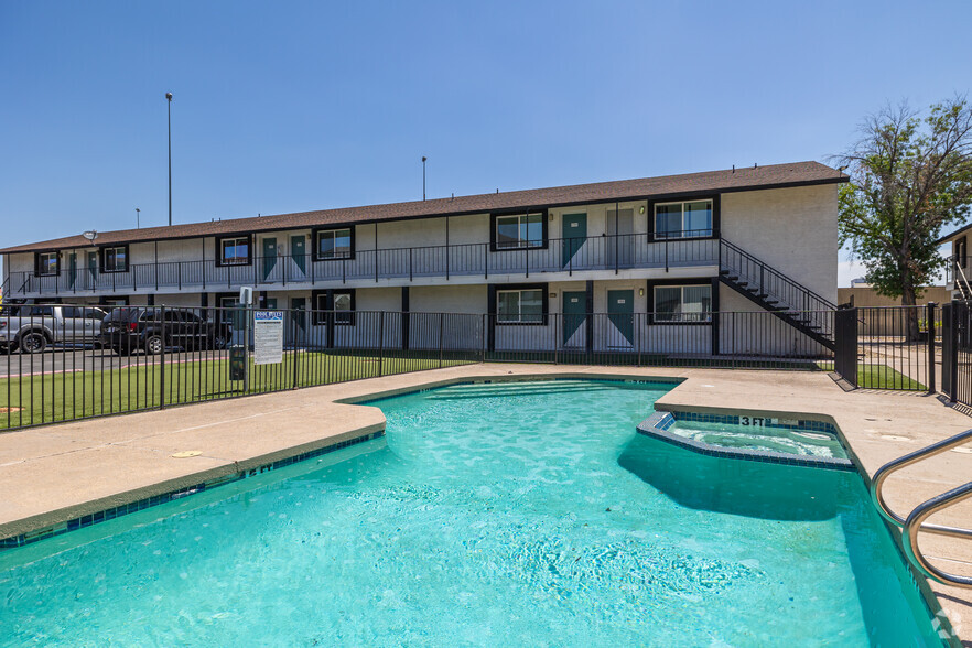 Pool - Las Ventanas Apartments