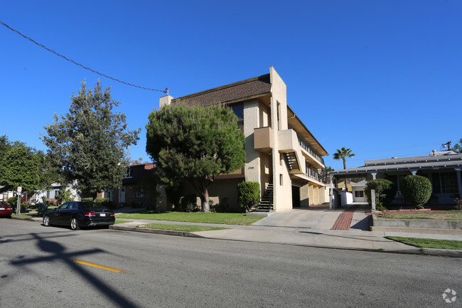 Primary Photo - 1239 E Lexington Dr