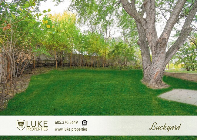 Building Photo - 1417 S Van Eps Ave