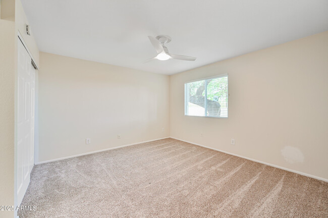 Building Photo - 805 E Townley Ave